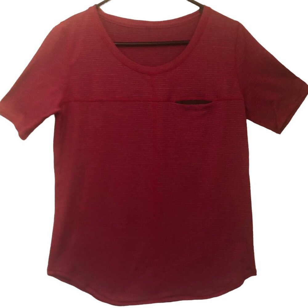 Lululemon t-shirt w/ breast pocket sz S